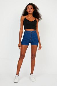 Kadın Siyah Scuba Kumaş Ön Arka V Yaka Ip Askılı Crop Top ürün fotoğrafı