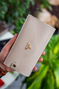 Envelope Telefon Ve Bozuk Para Bölmeli Zarf Model Bej Kadın Cüzdan ürün fotoğrafı