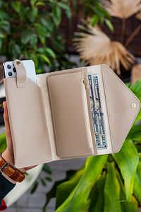 Envelope Telefon Ve Bozuk Para Bölmeli Zarf Model Bej Kadın Cüzdan ürün fotoğrafı