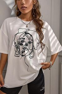 Kadın Beyaz Yüz Baskı Detaylı Oversize T-shirt ürün fotoğrafı