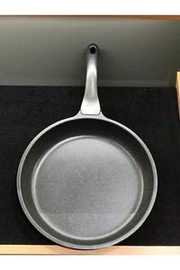 Stark Granit Döküm Tava Yanmaz Yapışmaz 28 cm Gri ürün fotoğrafı