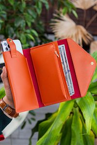 Envelope Telefon Ve Bozuk Para Bölmeli Zarf Model Turuncu Kadın Cüzdan ürün fotoğrafı