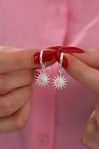 Gümüş Kaplamalı Beyaz Zirkon Taşlı Güneş Model Küpe ürün fotoğrafı