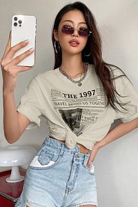 Kadın Bej The 1997 Baskılı Oversize T-shirt ürün fotoğrafı