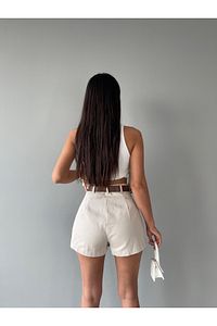 Kadın Krem Piliseli Kemerli Mini Şortlu Etek ürün fotoğrafı