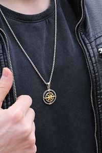 Pusula Kutup Yıldızlı Örme Zincir Çelik Kolye ( Gold Ayrıntılı) ürün fotoğrafı