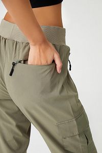 Kadın Haki Kargo Cepli Beli Ve Paçası Lastikli Jogger Pantolon Cargo ürün fotoğrafı