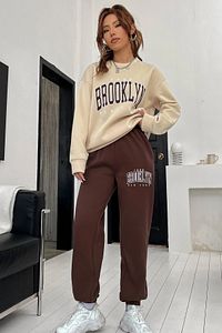 Kadın Kahverengi Bej Brooklyn Baskı Oversize Bisiklet Yaka Alt Üst Eşofman Takımı ürün fotoğrafı