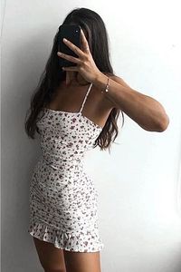 Kadın Ip Askılı Küçük Çiçek Desenli Yanları Büzgülü Fırfır Detaylı Astarlı Elbise ürün fotoğrafı