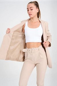 Kadın Blazer Ceket Kemerli Cepli Havuç Pantolon Takım ürün fotoğrafı