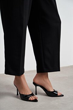 NİŞANTAŞI SHOES Renata Siyah Rugan Açık Sivri Burun Kadın İnce Topuklu Terlik