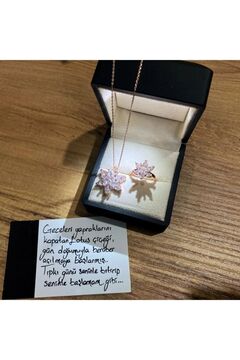 LOTUS JW Lotus Çiçeği Kolye Ve Yüzük Seti & Işıklı Set Kutusu | 925 Ayar Gümüş Set