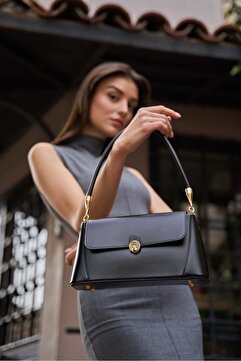 Madamra Siyah Kadın Retro Önden Kapaklı Deri Görünümlü Omuz Çantası