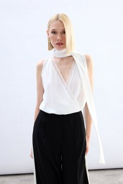 Sateen Dantel Detaylı Bodysuit Bluz - Ekru