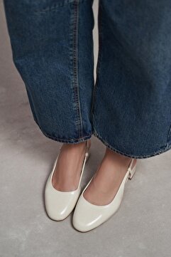 NİŞANTAŞI SHOES Harmony Bej Rustik Desenli Küt Burun Kemer Detay Kısa Topuklu Kadın Babet