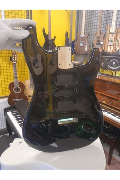PUANDORG Stratocaster Siyah Elektro Gitar Gövdesi HSH (Montaj delikleri hazır)