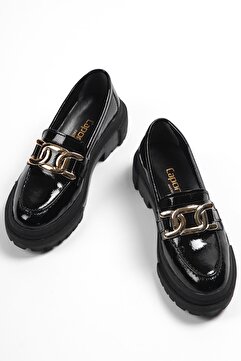 Capone Outfitters Capone Oval Burunlu Metal Aksesuarlı Trak Tabanlı Kırışık Rugan Siyah Kadın Loafer