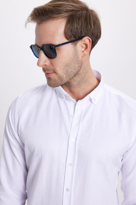 قميص قطني أبيض بقصة ضيقة - كم طويل، سهل الكي، ياقة بأزرار