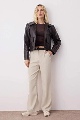 بنطلون من قماش منسوج ذو خصر مرتفع وأرجل واسعة وطويلة وقابلة للطي TWOAW21PL0076