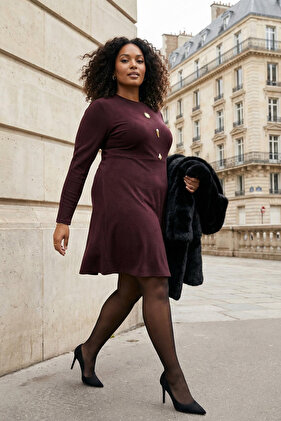 Braunes, gestricktes A-Linien-Kleid mit Accessoire-Knöpfen in Übergröße TBBAW26AH00088