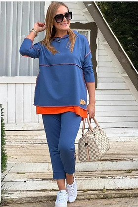 طقم نسائي مكون من قطعتين بتفاصيل تنورة وغطاء للرأس