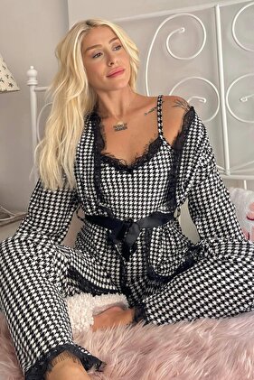 Kazayağı Baskılı Sabahlıklı Kadife Pijama Takımı