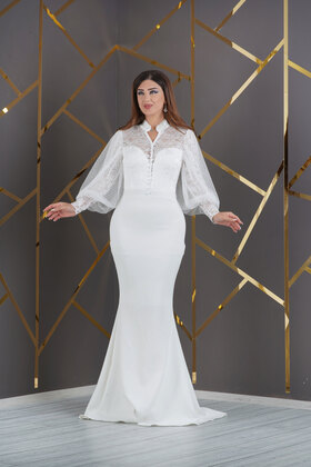 فستان بتصميم خاص من الدانتيل مع الجزء العلوي من الليكرا