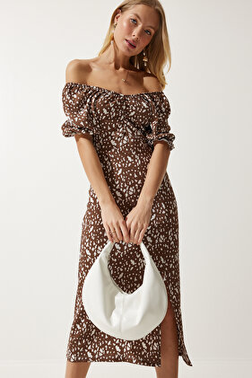 Brązowo-biała sukienka letnia z kołnierzykiem Carmen i elastyczną elastyczną konstrukcją - Mc00172