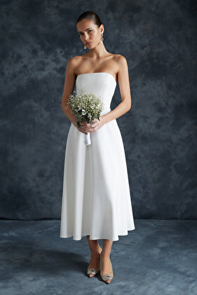 Suknia ślubna w kolorze białym bez ramiączek w kształcie litery A/ślubna - Tprss24El00139