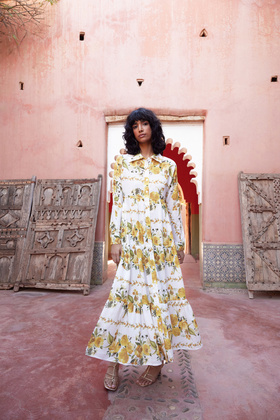 قميص منسوج بالزهور باللون الأصفر فستان ذو مظهر كتان TCTSS24EB00104