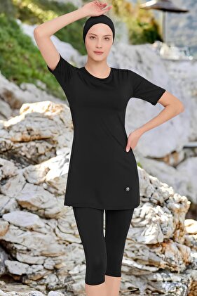 ماريسيفا ملابس سباحة سوداء كبيرة الحجم من الليكرا شبه مغطاة بأكمام قصيرة