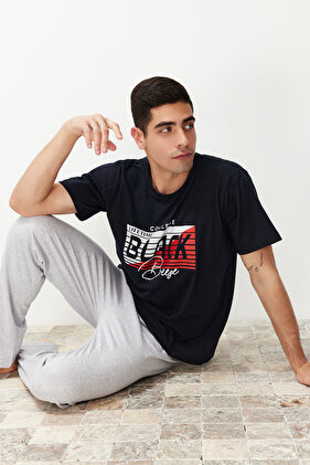 طقم بيجامة بقصة عادية باللون الأزرق الداكن - طباعة محبوكة TMNSS24PT00038