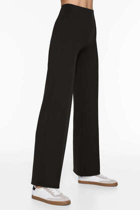 Dayanıklı Kumaşlı Düz Kesim Pantolon