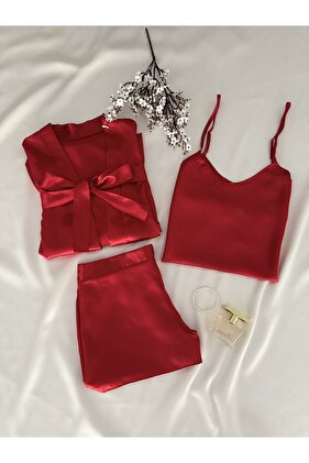 بيجامة حمراء كلاسيكية من الساتان