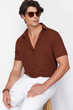Letnia teksturowana koszula dzianinowa z kopertowym dekoltem - brązowa, regularny krój, krótki rękaw Tmnss23Go00055