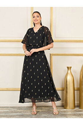 فستان طويل مزين بنمط كيب على شكل حرف A