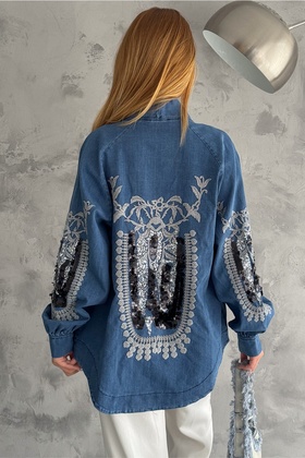 سترة جينز زرقاء كبيرة الحجم مطرزة - نسائية، مطرزة بالترتر
