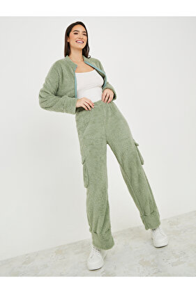 بدلة معطف من الصوف بسحاب وبنطلون بجيوب واسعة الساق