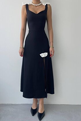 فستان أطلس أسود متوسط الطول بياقة مدببة وإكسسوارات فيونكة - تفاصيل فتحة، حمالة 265