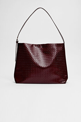 حقيبة كتف محبوكة