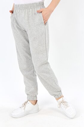 بنطال رياضي أساسي للأطفال باللون الرمادي الفاتح مع جيوب وأرجل مطاطية