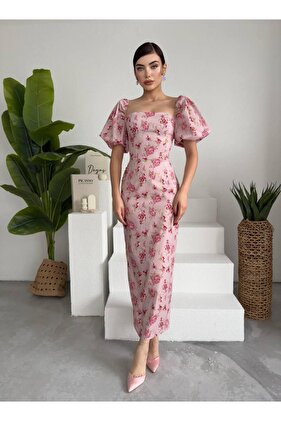 فستان صيفي بياقة مربعة وأكمام بالون مطاطية