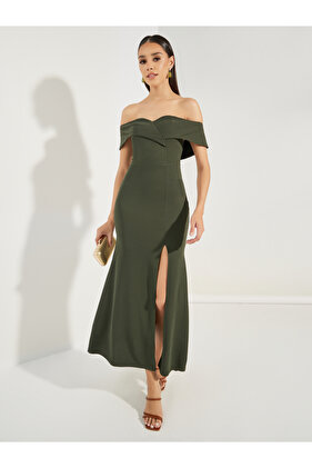 فستان طويل على الكتف مع فتحة أمامية