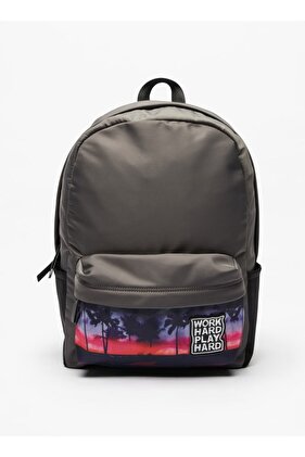 حقيبة ظهر مزينة بتفاصيل زخرفية مع أحزمة قابلة للتعديل وسحاب للإغلاق - العرض 32 × الارتفاع 42 × العمق 11 سم