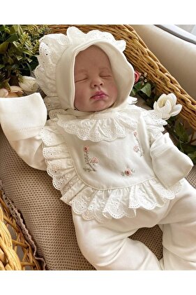 بذلة وقبعة لحديثي الولادة مع زهور فرعية صدفية