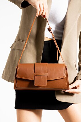 حقيبة كروس باغيت بتصميم كلاسيكي أنيق