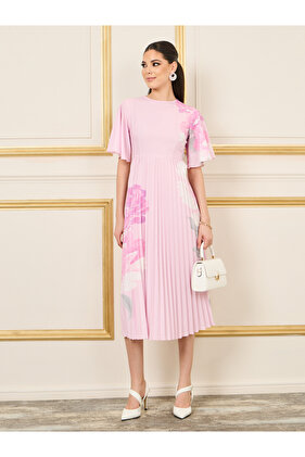 فستان ميدي بطبعات زهور بطيات على شكل حرف A