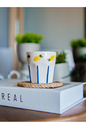 كوب مصنوع يدويًا من السيراميك بنمط الليمون