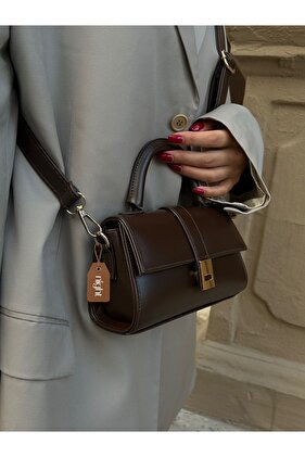 حقيبة يد وكتف نسائية من باولا موديل باللون البني المرير