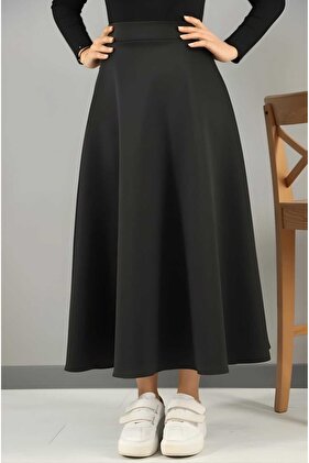 تنورة واسعة من قماش الحجاب باللون الأسود